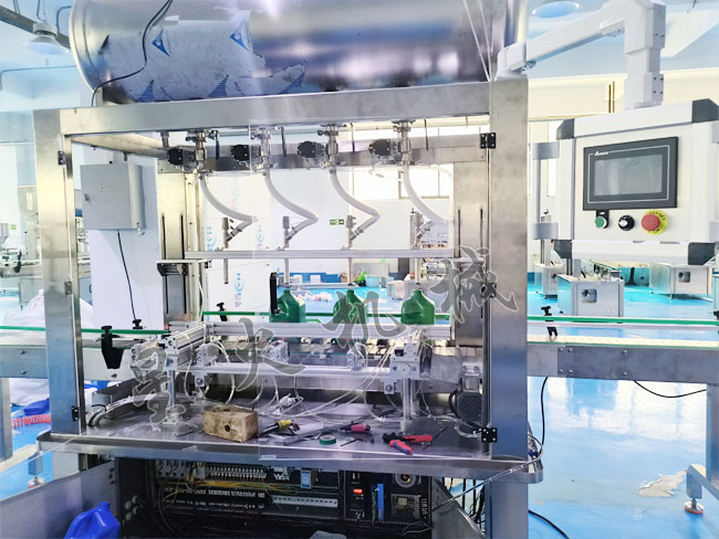 化工助剂称重灌装机细节